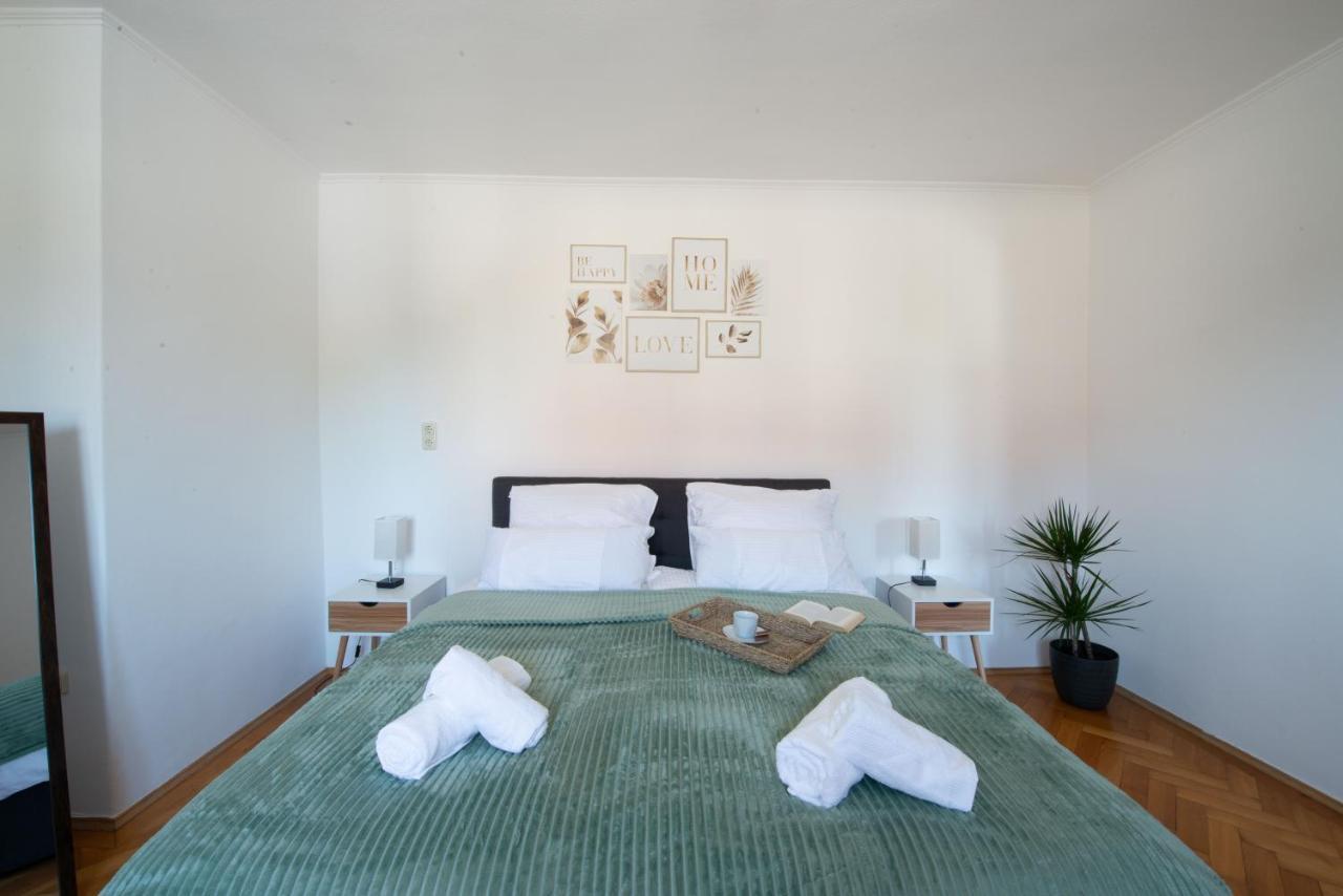 Bessa Homes 6 Personen 2 Schlafzimmer, 3 King Size, Betten, Balkon, Kueche Haag in Oberbayern Экстерьер фото